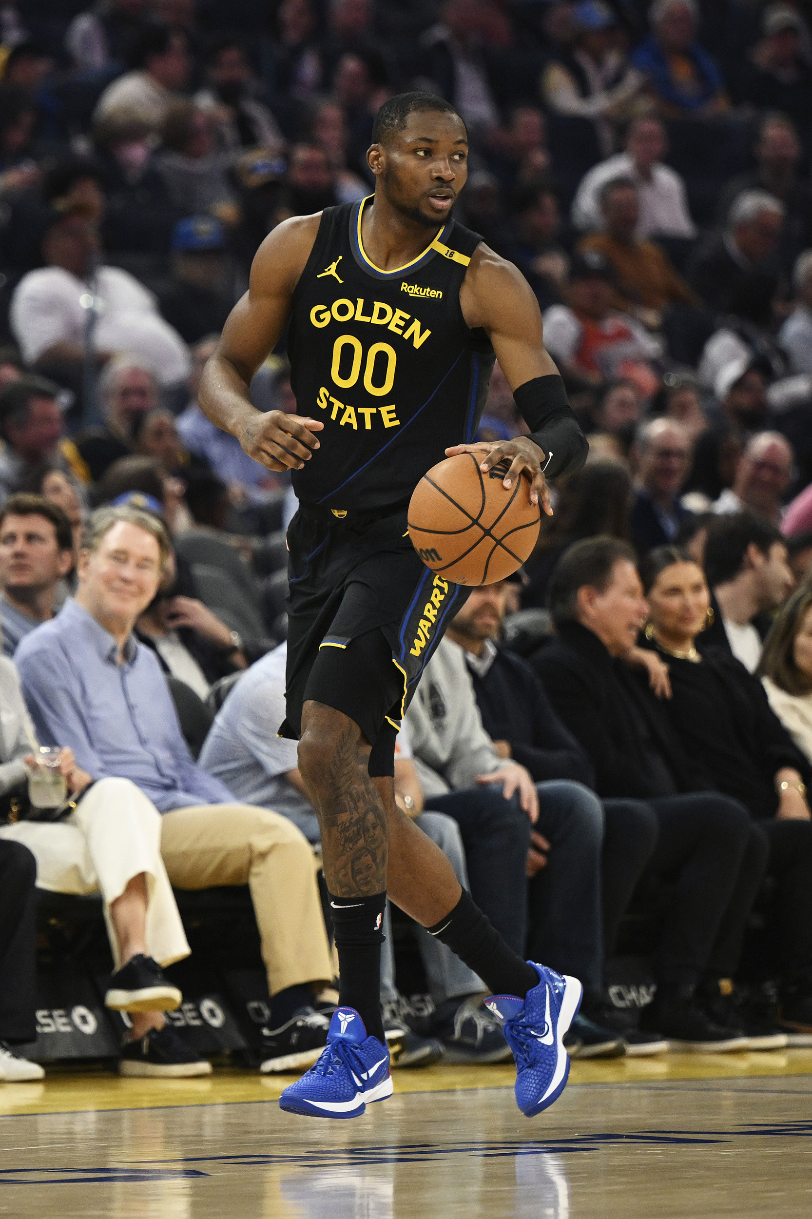 湾区记者：库明加的命运就是在一支无所谓的球队当球星