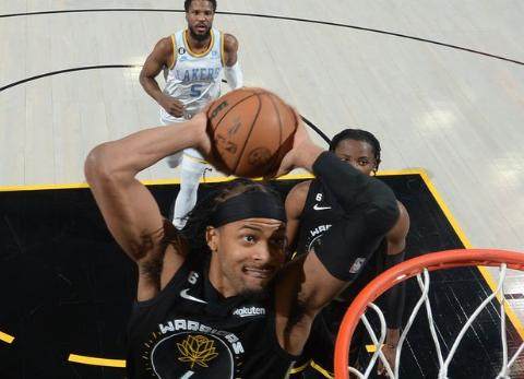 半岛体育APP-三分投射低迷 勇士传切被湖人锁死主场憾负