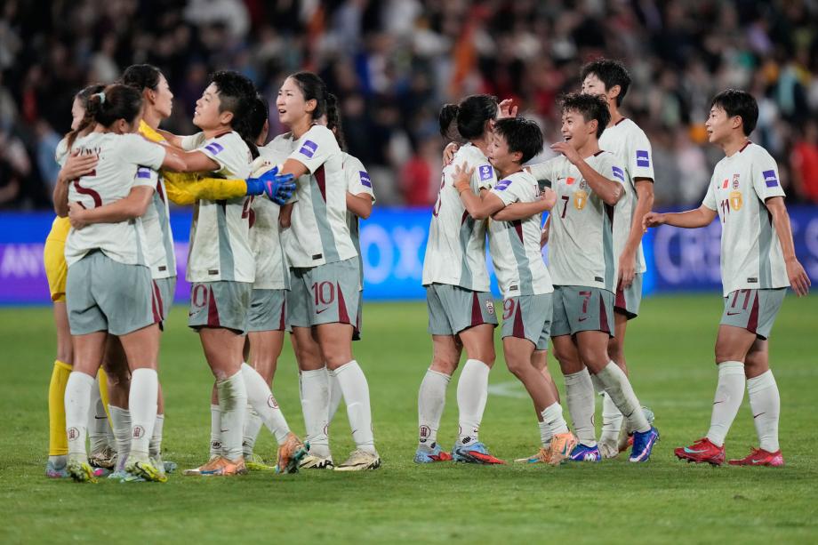半岛体育-女足亚洲杯-中国2-1胜朝鲜 三连胜小组头名出线