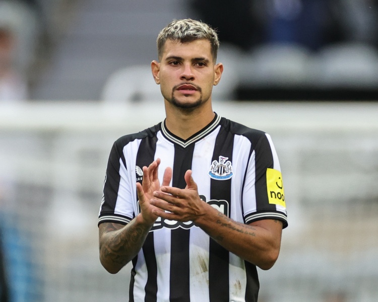 半岛体育APP-记者：卡塞米罗向曼联推荐吉马良斯，但球队引援策略不会由他决定