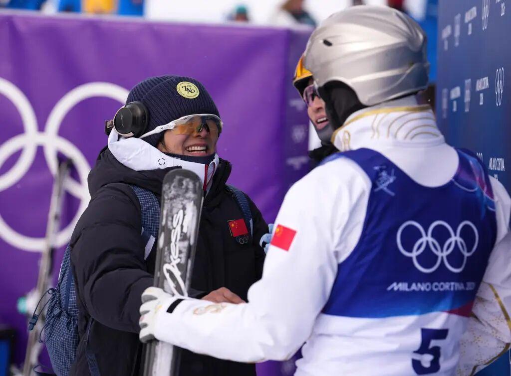 半岛体育APP-冠军伉俪，比翼齐飞